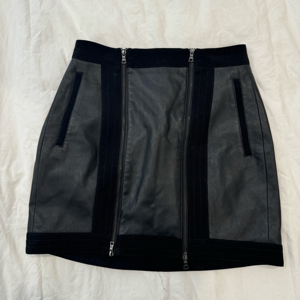 BCBG Zippered Mini Skirt (XS)